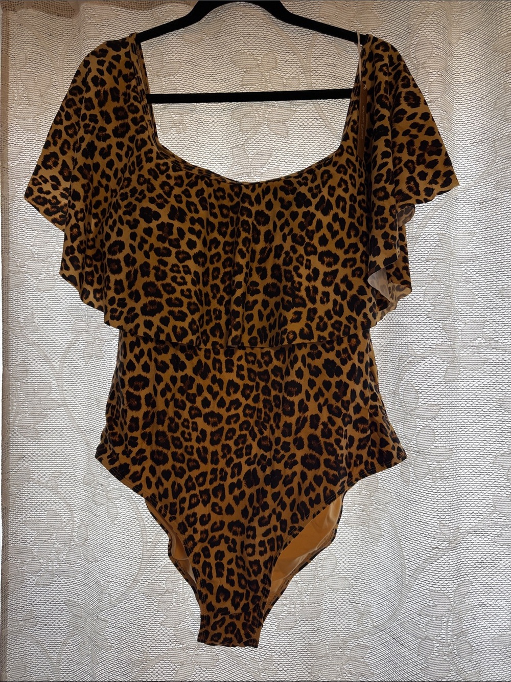 prêt-a-pose Leopard Print Flutter-Sleeve swimsuit - Brown